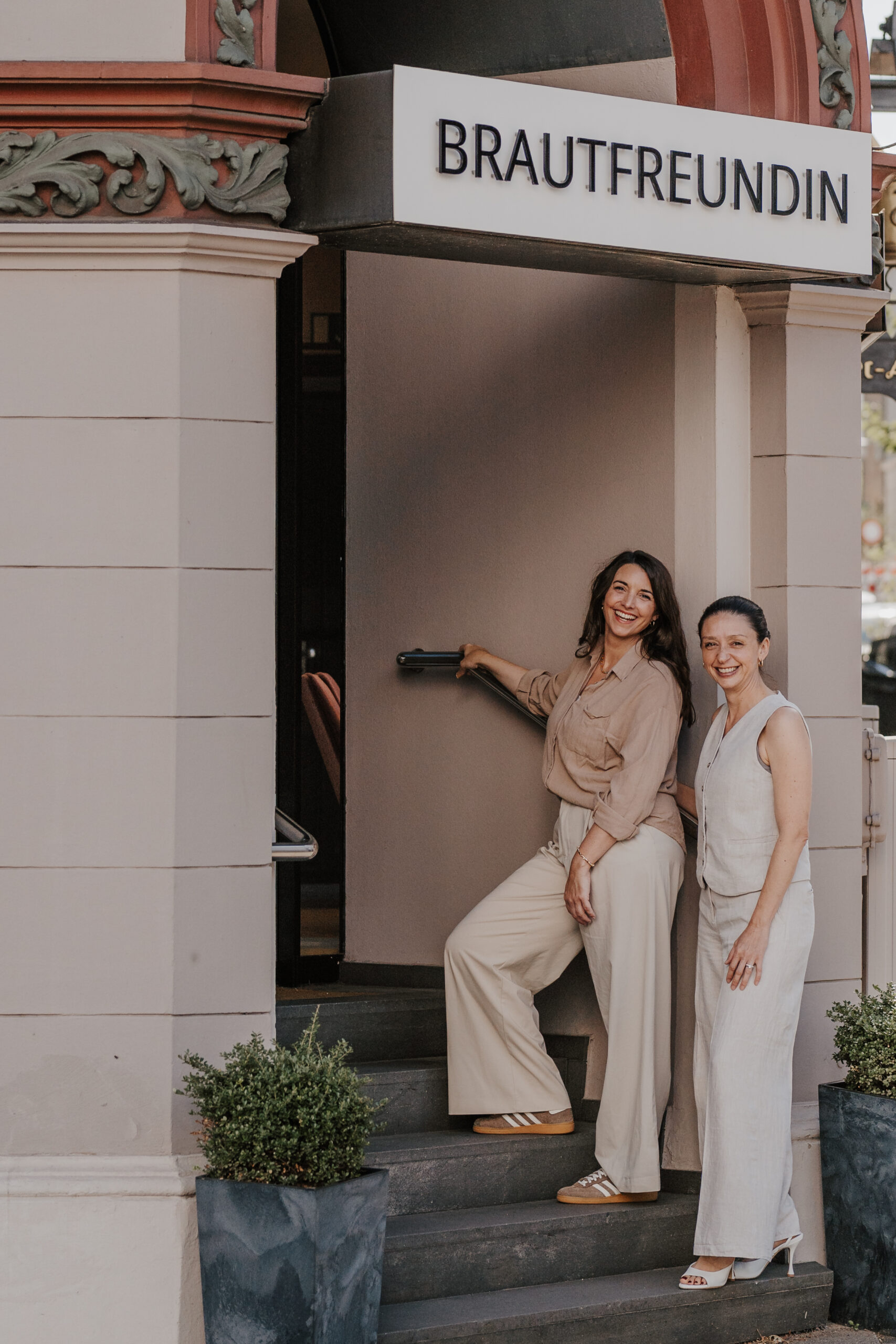 Brautfreundin Brautmode Boutique Mönchengladbach Nicole und Melanie Team